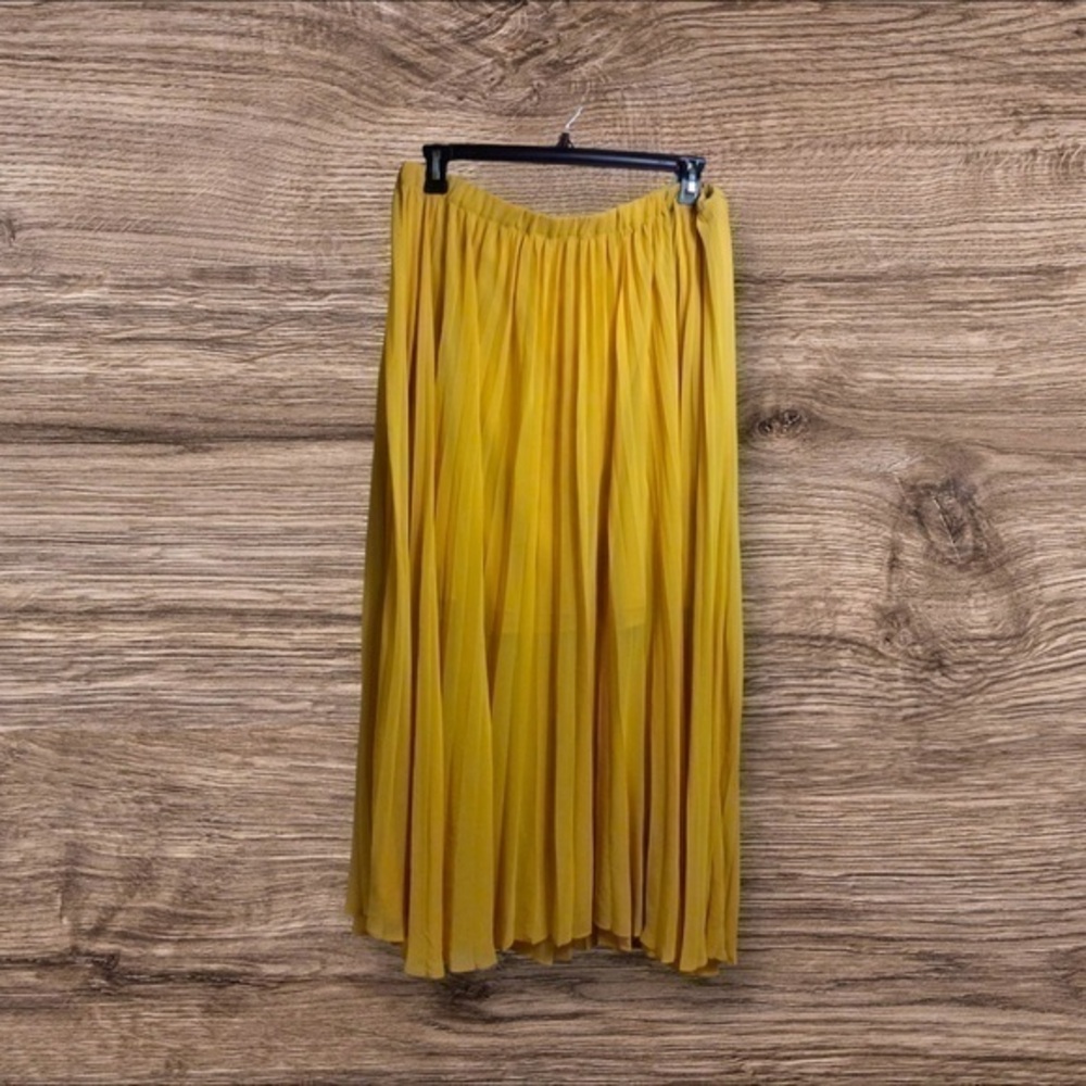 Lane Bryant yellow pleated maxi skirt. 14/16. 1X
